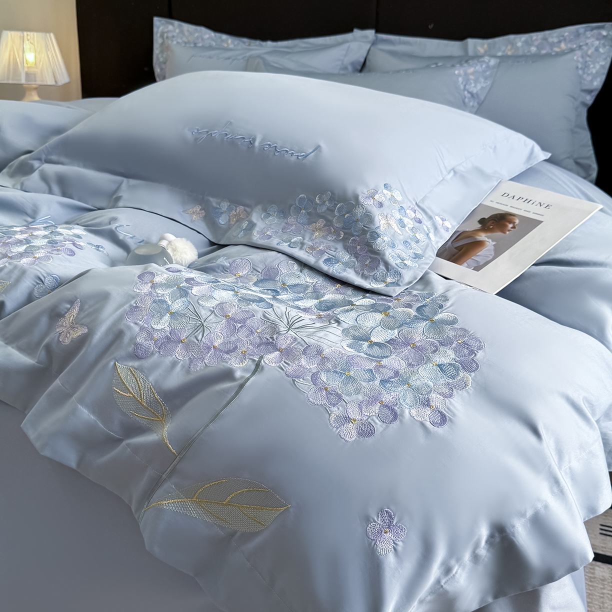 91家纺网 家纺一手货源 找家纺 置顶家纺 2026新款亲肤刺绣四件套-薇朵 薇朵-天空蓝