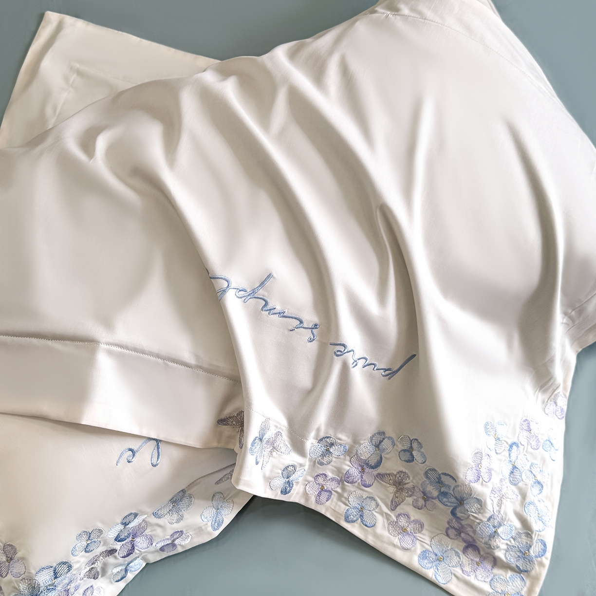 91家纺网 家纺一手货源 找家纺 置顶家纺 2026新款亲肤刺绣四件套-薇朵 薇朵-白+蓝