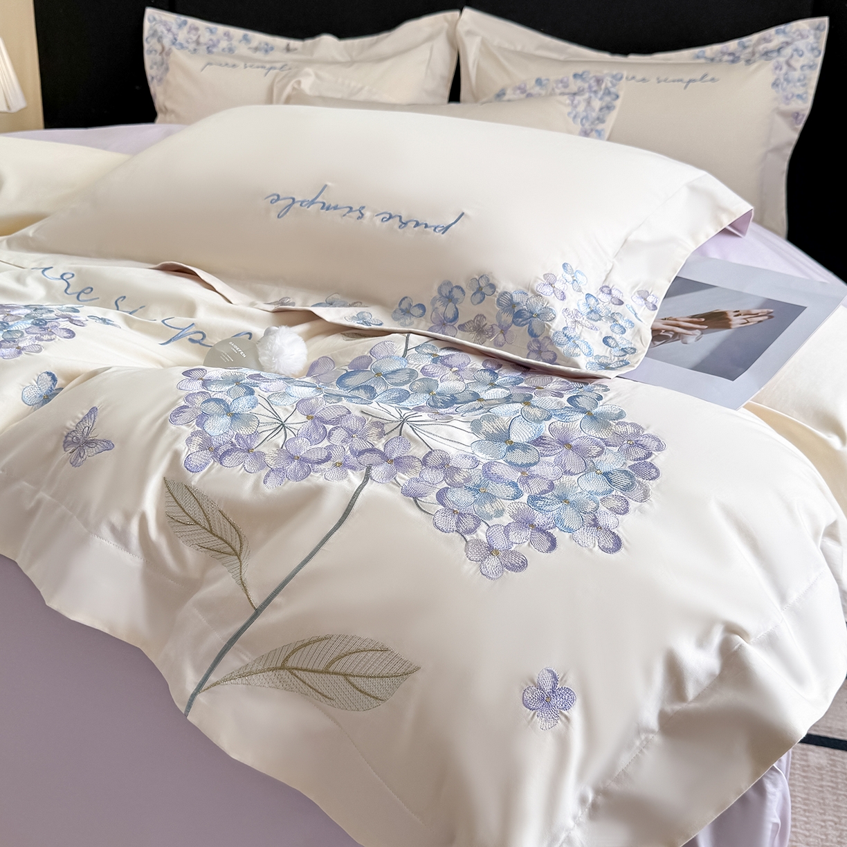 91家纺网 家纺一手货源 找家纺 置顶家纺 2026新款亲肤刺绣四件套-薇朵 薇朵-白+香芋紫