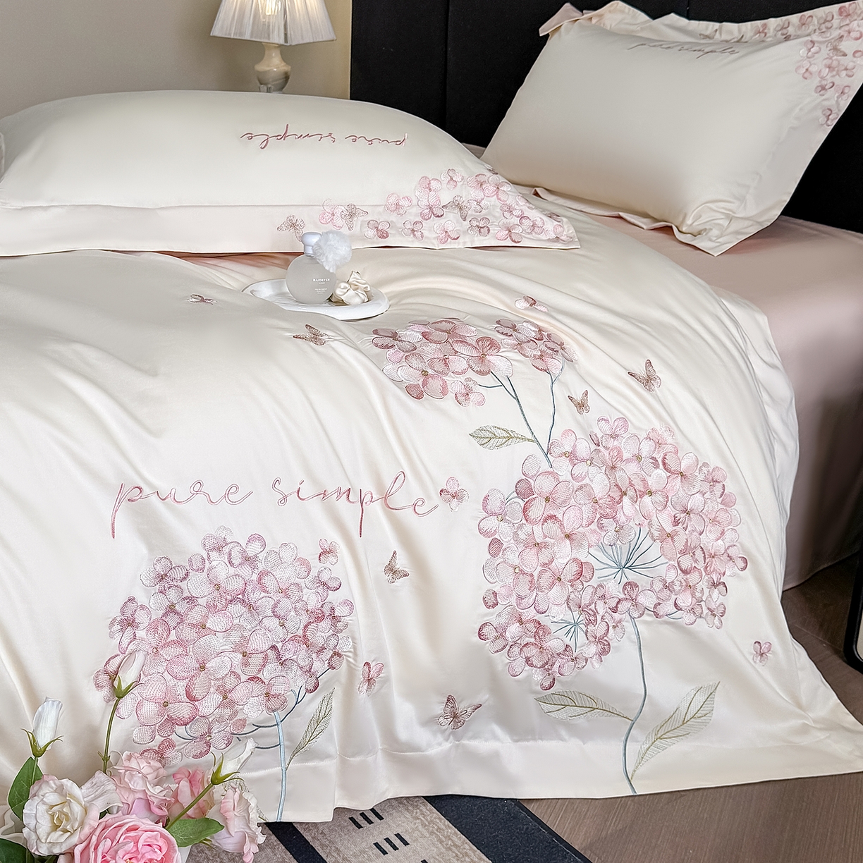 91家纺网 家纺一手货源 找家纺 置顶家纺 2026新款亲肤刺绣四件套-薇朵 薇朵-白+粉