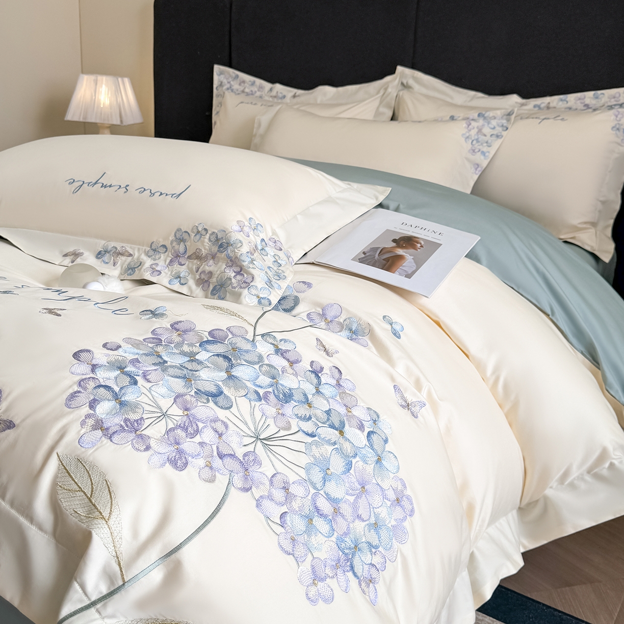 91家纺网 家纺一手货源 找家纺 置顶家纺 2026新款亲肤刺绣四件套-薇朵 薇朵-白+蓝