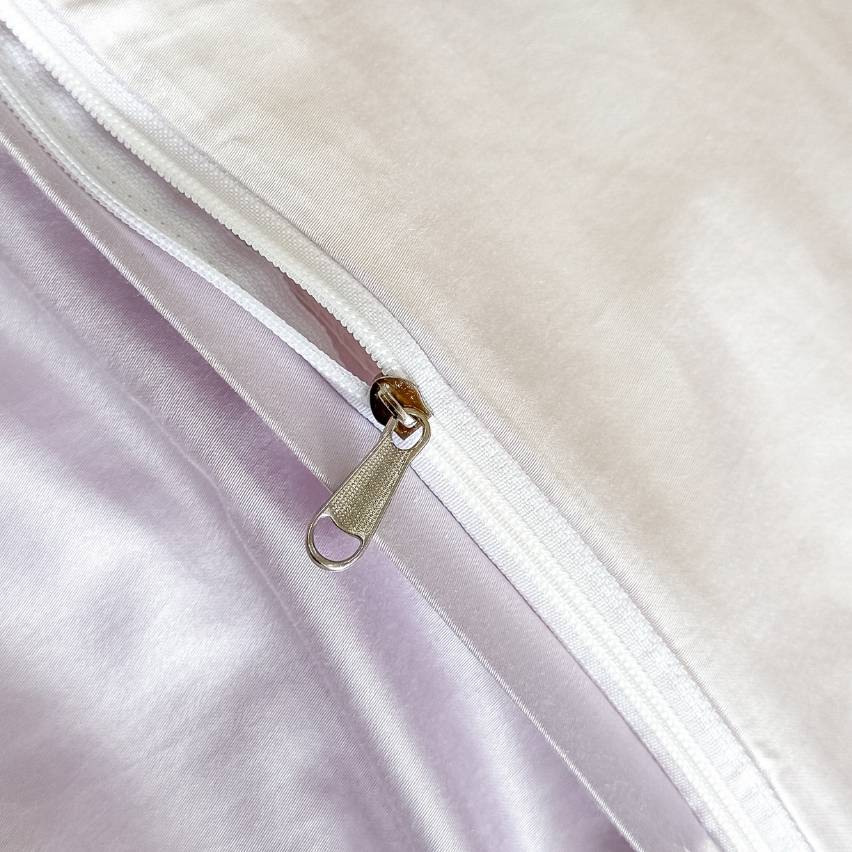 91家纺网 家纺一手货源 找家纺 置顶家纺 2026新款亲肤刺绣四件套-薇朵 薇朵-白+香芋紫