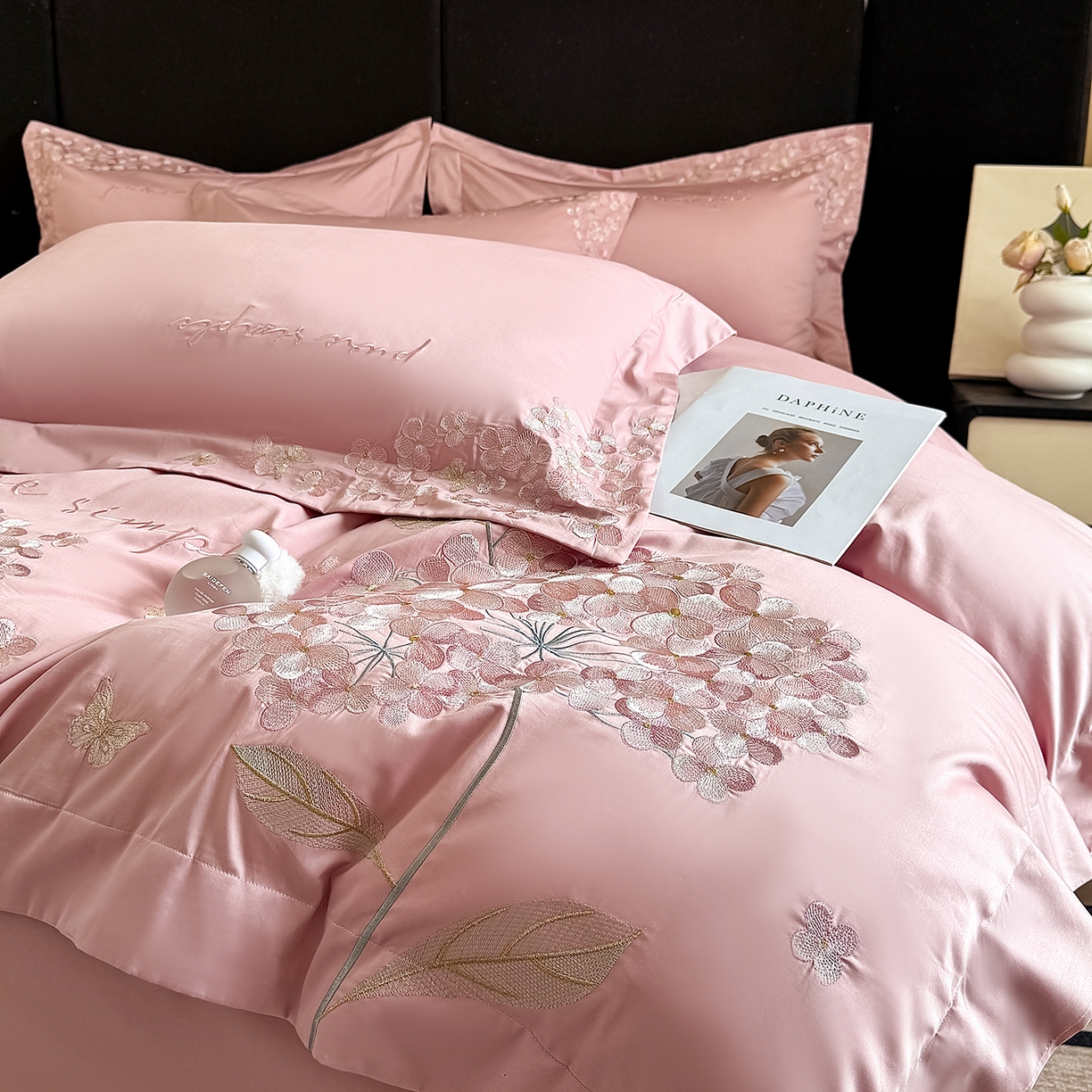 91家纺网 家纺一手货源 找家纺 置顶家纺 2026新款亲肤刺绣四件套-薇朵 薇朵-浅豆沙