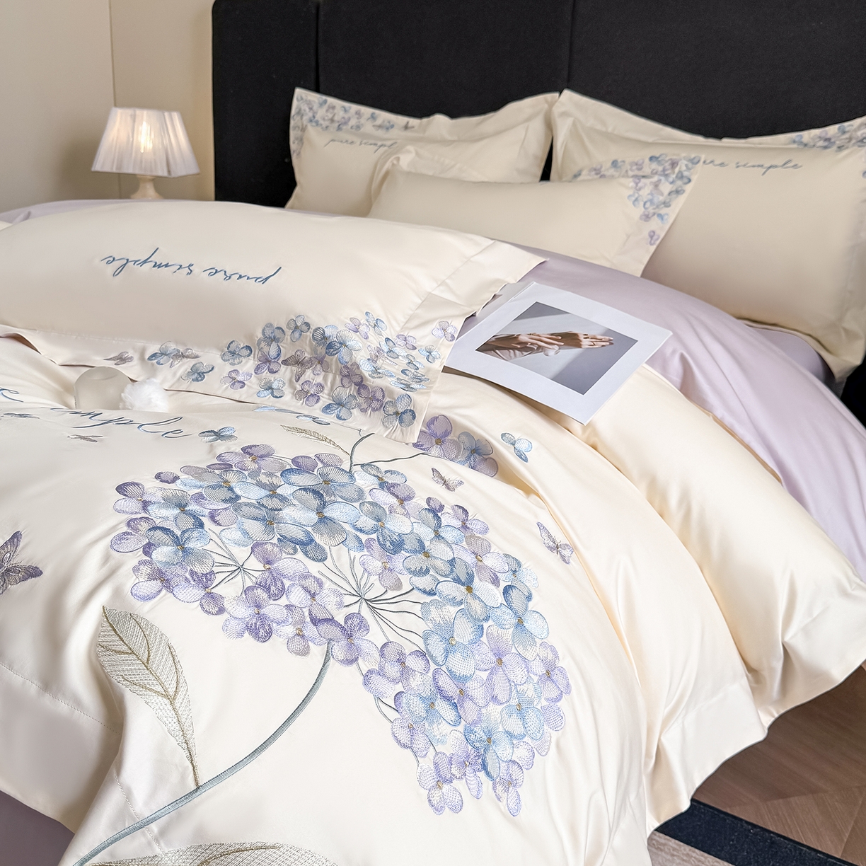 91家纺网 家纺一手货源 找家纺 置顶家纺 2026新款亲肤刺绣四件套-薇朵 薇朵-白+香芋紫