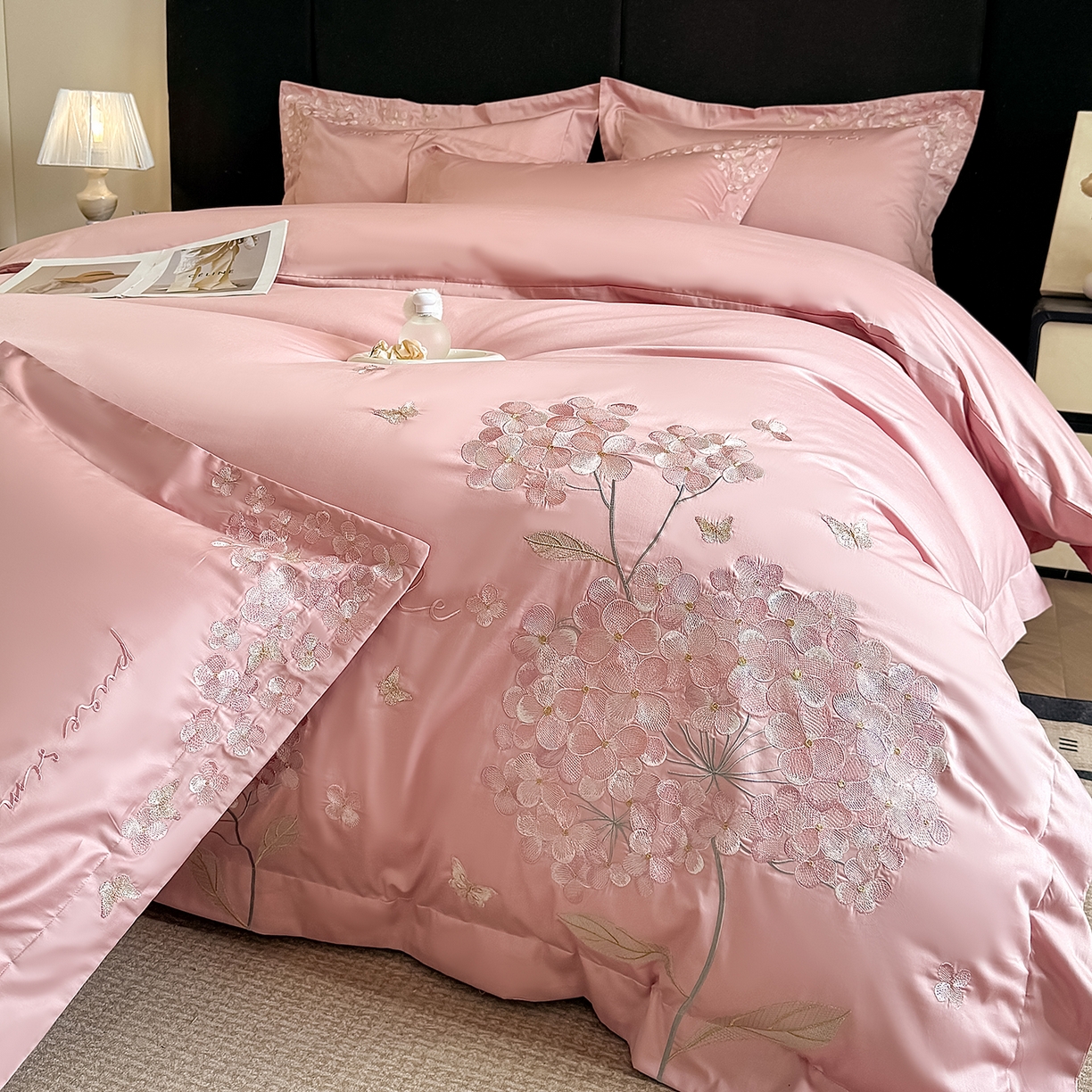 91家纺网 家纺一手货源 找家纺 置顶家纺 2026新款亲肤刺绣四件套-薇朵 薇朵-浅豆沙