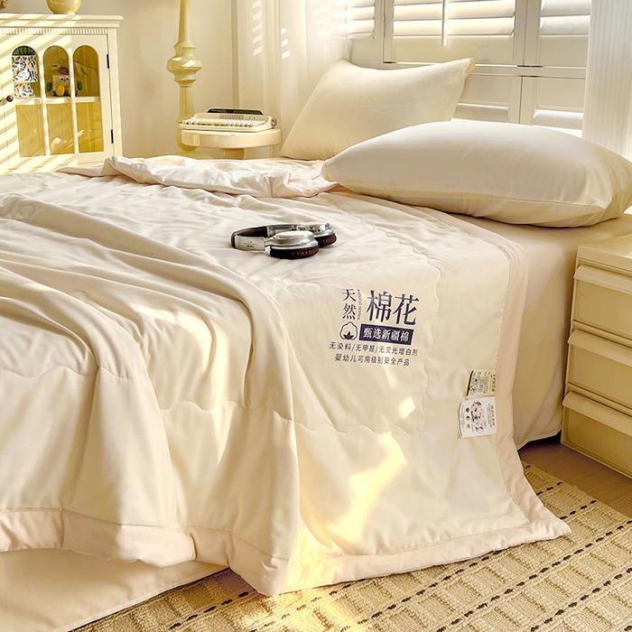 91家纺网 家纺一手货源 找家纺 易展家居 2026新款水洗棉新疆棉花夏被-棉花棉花+熊猫款 棉花·白拼卡其