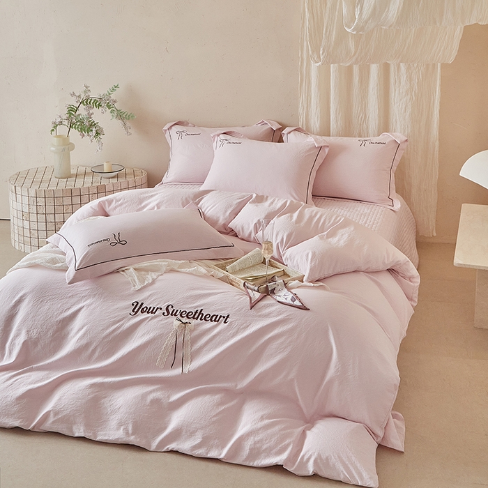 91家纺网 家纺一手货源 找家纺 孑寐家纺 2026新款索菲亚系列云柔棉床盖四件套 索菲亚-公主粉