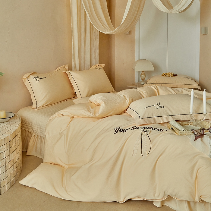 91家纺网 家纺一手货源 找家纺 孑寐家纺 2026新款索菲亚系列云柔棉床盖四件套 索菲亚-奶油黄
