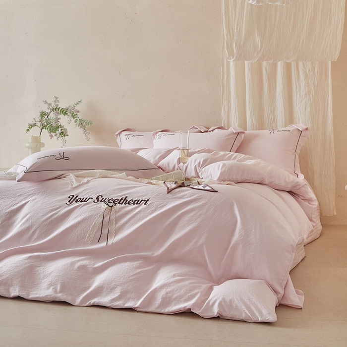 91家纺网 家纺一手货源 找家纺 孑寐家纺 2026新款索菲亚系列云柔棉床盖四件套 索菲亚-公主粉