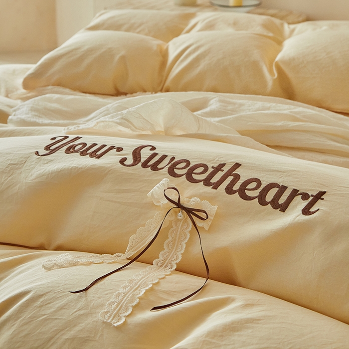 91家纺网 家纺一手货源 找家纺 孑寐家纺 2026新款索菲亚系列云柔棉床盖四件套 索菲亚-奶油黄