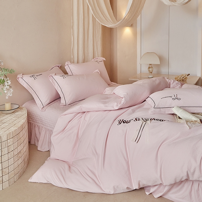 91家纺网 家纺一手货源 找家纺 孑寐家纺 2026新款索菲亚系列云柔棉床盖四件套 索菲亚-公主粉