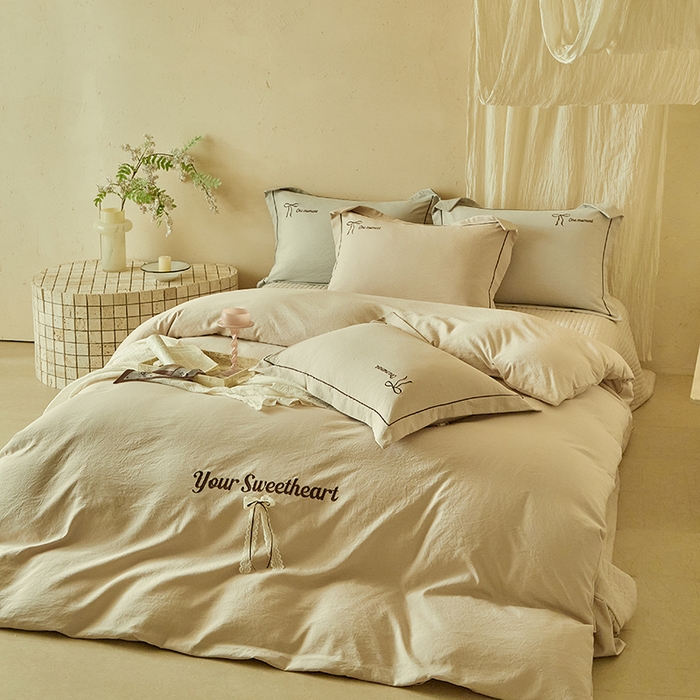 91家纺网 家纺一手货源 找家纺 孑寐家纺 2026新款索菲亚系列云柔棉床盖四件套 索薇娅-卡其