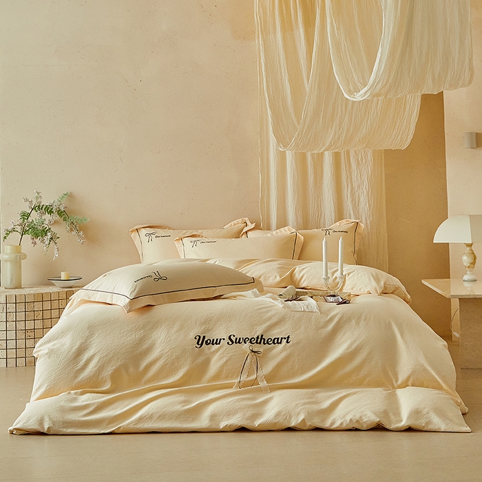 91家纺网 家纺一手货源 找家纺 孑寐家纺 2026新款索菲亚系列云柔棉床盖四件套 索菲亚-奶油黄