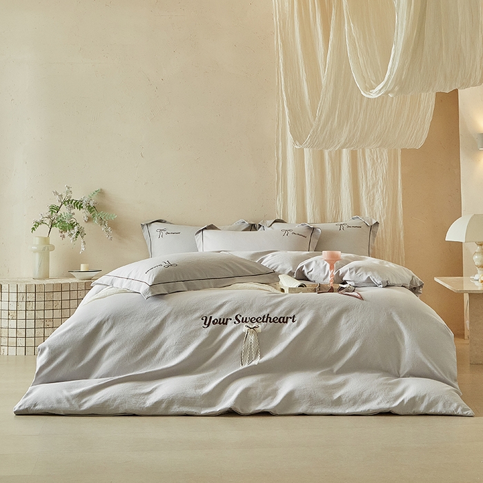 91家纺网 家纺一手货源 找家纺 孑寐家纺 2026新款索菲亚系列云柔棉床盖四件套 索菲亚-灰色