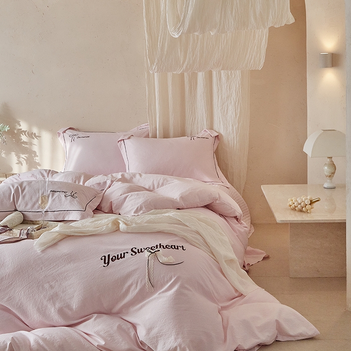 91家纺网 家纺一手货源 找家纺 孑寐家纺 2026新款索菲亚系列云柔棉床盖四件套 索菲亚-公主粉