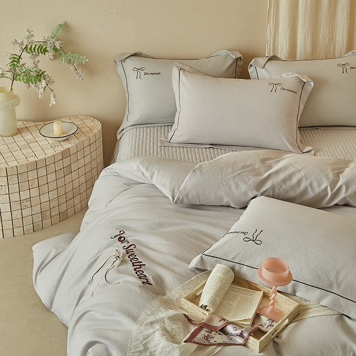 91家纺网 家纺一手货源 找家纺 孑寐家纺 2026新款索菲亚系列云柔棉床盖四件套 索菲亚-灰色