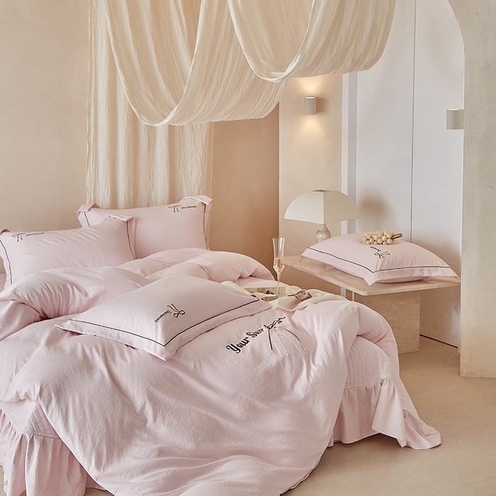 91家纺网 家纺一手货源 找家纺 孑寐家纺 2026新款索菲亚系列云柔棉床盖四件套 索菲亚-公主粉