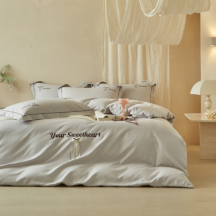 91家纺网 家纺一手货源 找家纺 孑寐家纺 2026新款索菲亚系列云柔棉床盖四件套 索菲亚-灰色