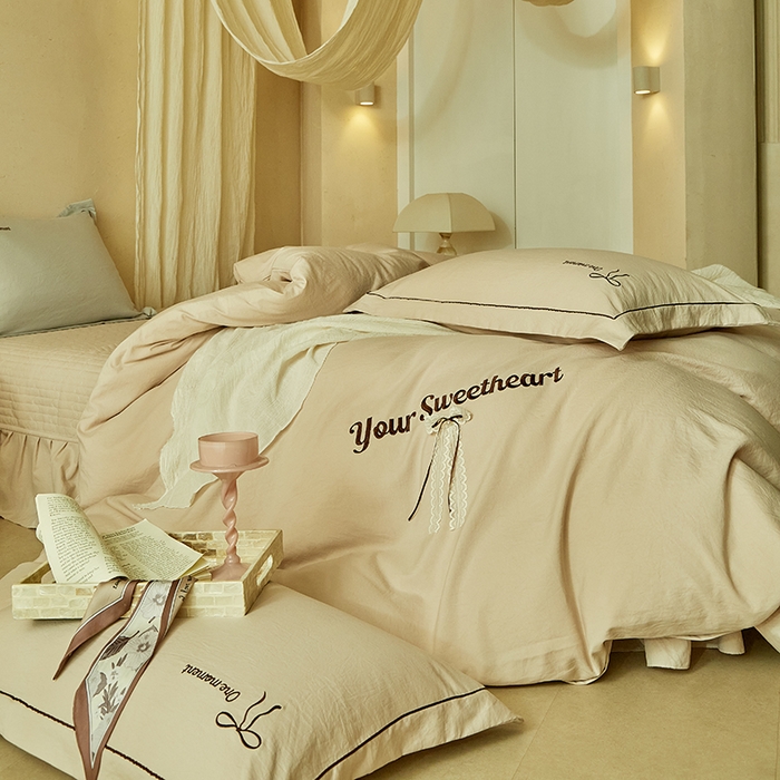 91家纺网 家纺一手货源 找家纺 孑寐家纺 2026新款索菲亚系列云柔棉床盖四件套 索薇娅-卡其