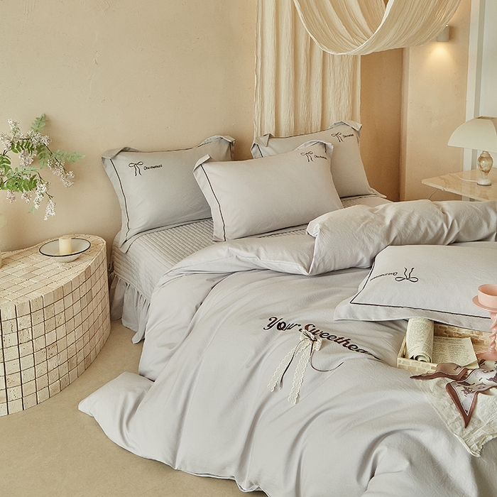 91家纺网 家纺一手货源 找家纺 孑寐家纺 2026新款索菲亚系列云柔棉床盖四件套 索菲亚-灰色