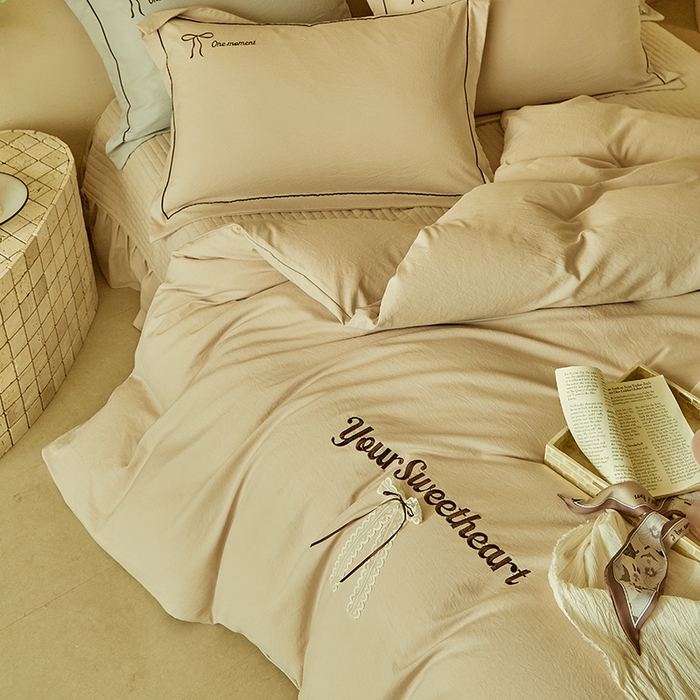 91家纺网 家纺一手货源 找家纺 孑寐家纺 2026新款索菲亚系列云柔棉床盖四件套 索薇娅-卡其