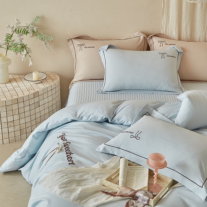 91家纺网 家纺一手货源 找家纺 孑寐家纺 2026新款索菲亚系列云柔棉床盖四件套 索菲亚-月光蓝