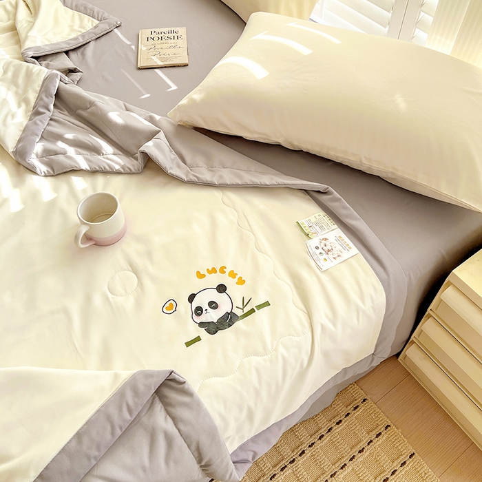 91家纺网 家纺一手货源 找家纺 易展家居 2026新款水洗棉新疆棉花夏被-棉花棉花+熊猫款 能猫·白拼灰