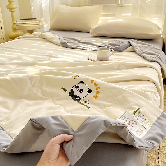 91家纺网 家纺一手货源 找家纺 易展家居 2026新款水洗棉新疆棉花夏被-棉花棉花+熊猫款 能猫·白拼灰