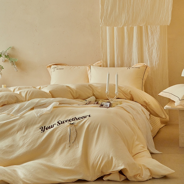 91家纺网 家纺一手货源 找家纺 孑寐家纺 2026新款索菲亚系列云柔棉床盖四件套 索菲亚-奶油黄