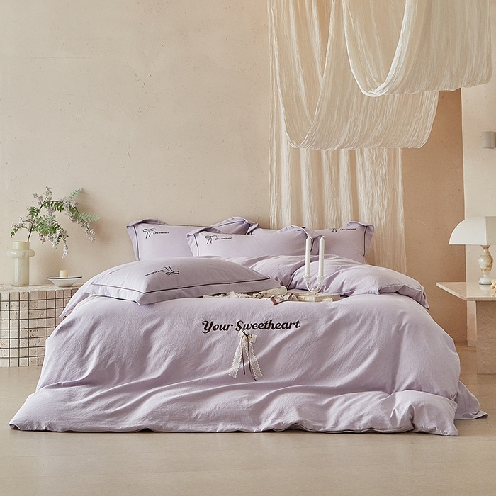 91家纺网 家纺一手货源 找家纺 孑寐家纺 2026新款索菲亚系列云柔棉床盖四件套 索菲亚-优雅紫