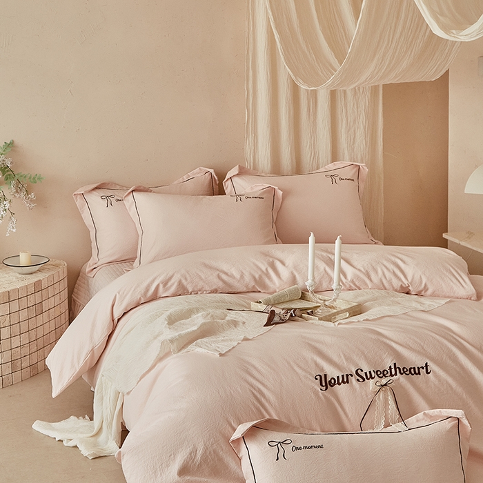 91家纺网 家纺一手货源 找家纺 孑寐家纺 2026新款索菲亚系列云柔棉床盖四件套 索菲亚-玉色