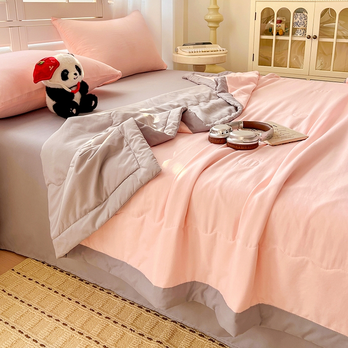 91家纺网 家纺一手货源 找家纺 易展家居 2026新款水洗棉新疆棉花夏被-棉花棉花+熊猫款 能猫·粉拼灰