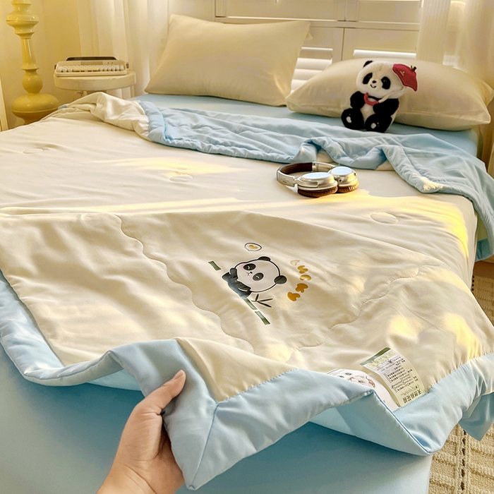 91家纺网 家纺一手货源 找家纺 易展家居 2026新款水洗棉新疆棉花夏被-棉花棉花+熊猫款 能猫-白拼蓝