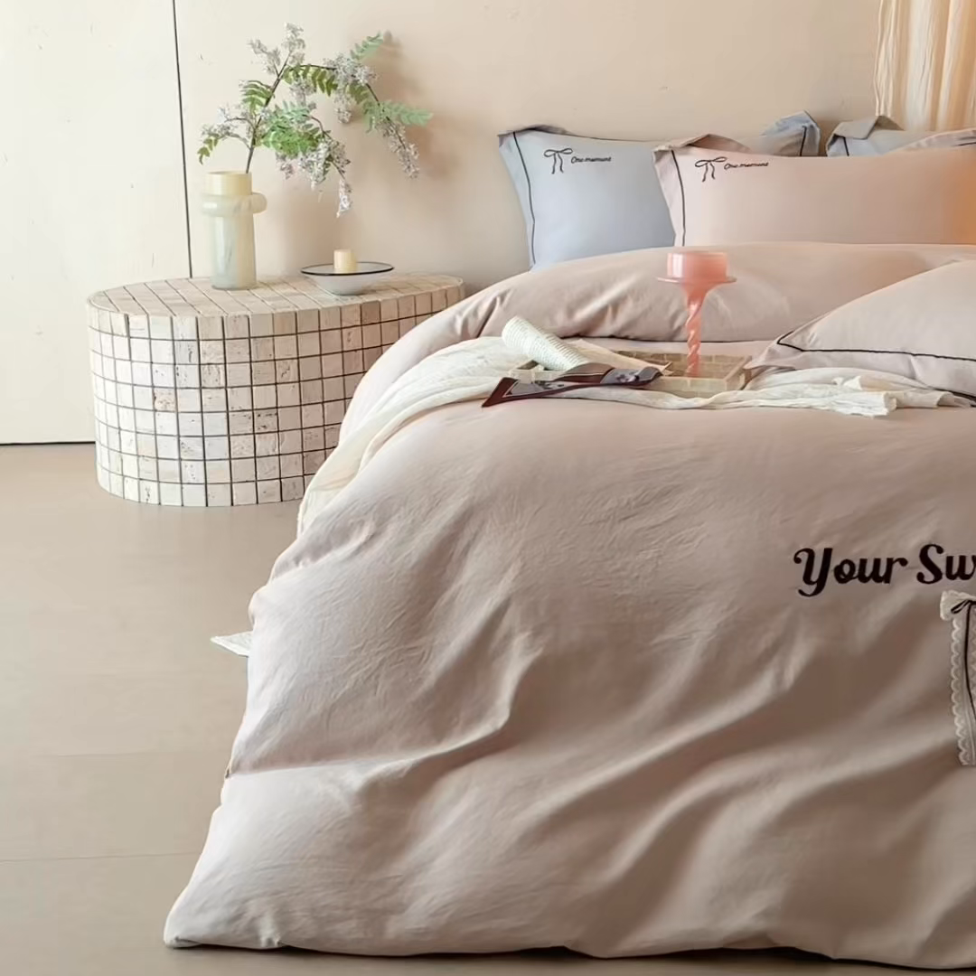 91家纺网 家纺一手货源 找家纺 孑寐家纺 2026新款索菲亚系列云柔棉床盖四件套 索薇娅-卡其