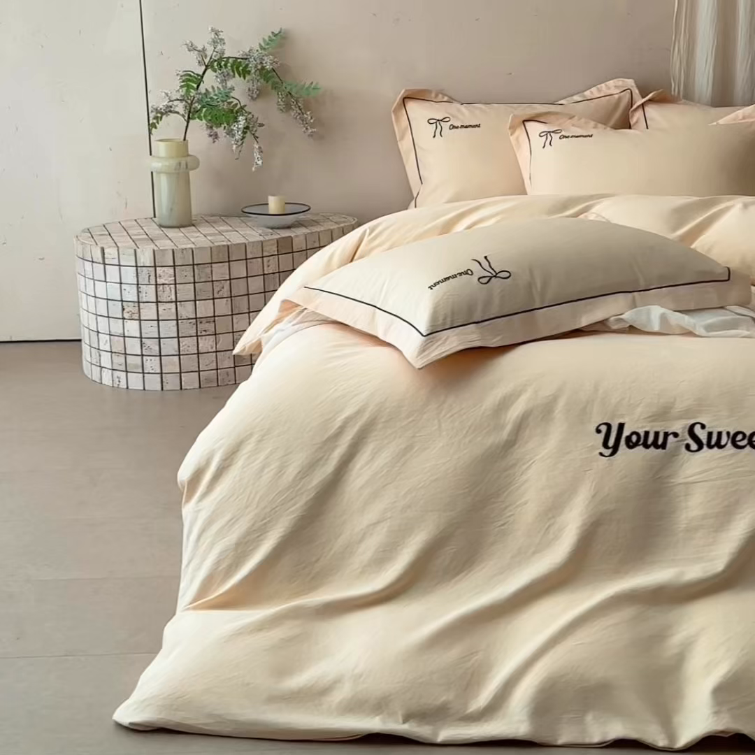 91家纺网 家纺一手货源 找家纺 孑寐家纺 2026新款索菲亚系列云柔棉床盖四件套 索菲亚-奶油黄