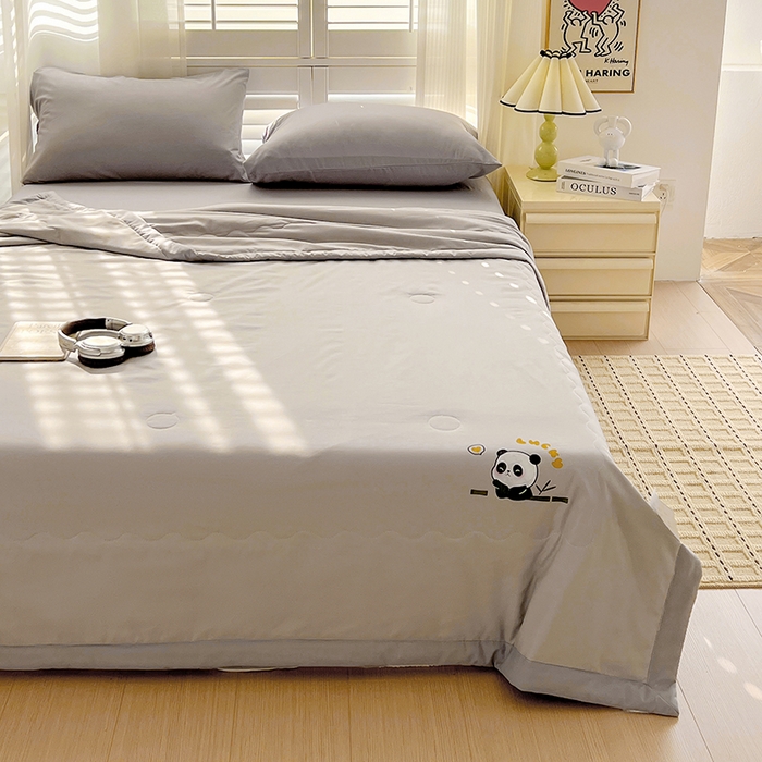 91家纺网 家纺一手货源 找家纺 易展家居 2026新款水洗棉新疆棉花夏被-棉花棉花+熊猫款 能猫-浅灰