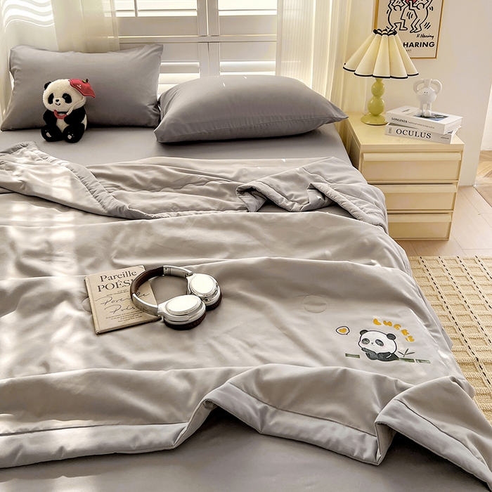 91家纺网 家纺一手货源 找家纺 易展家居 2026新款水洗棉新疆棉花夏被-棉花棉花+熊猫款 能猫-浅灰