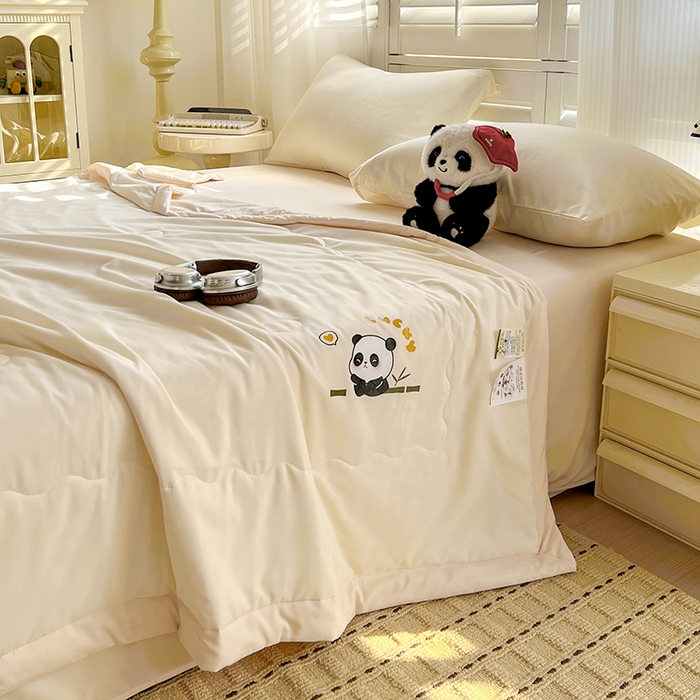 91家纺网 家纺一手货源 找家纺 易展家居 2026新款水洗棉新疆棉花夏被-棉花棉花+熊猫款 熊猫·白拼卡其