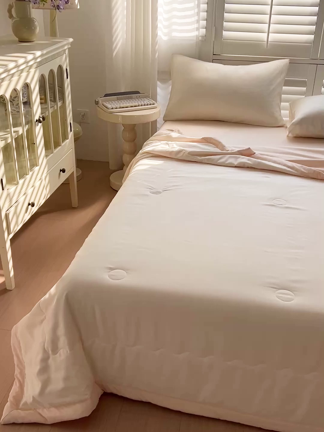 91家纺网 家纺一手货源 找家纺 易展家居 2026新款水洗棉新疆棉花夏被-棉花棉花+熊猫款 棉花·白拼卡其