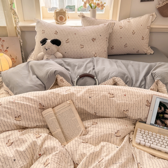 91家纺网 家纺一手货源 找家纺 睡美美家纺 2026新款A类古法水洗棉法式花边四件套 木马乐园