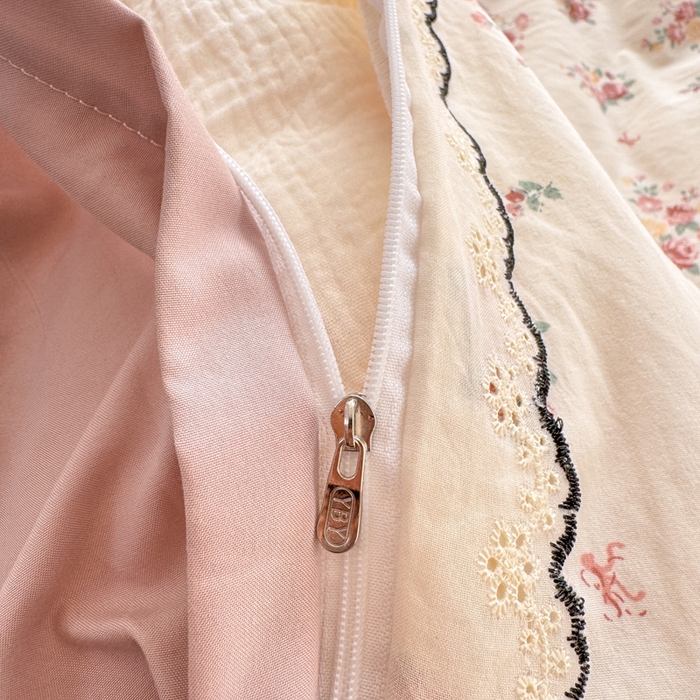 91家纺网 家纺一手货源 找家纺 睡美美家纺 2026新款A类古法水洗棉法式花边四件套 粉雾蔷薇