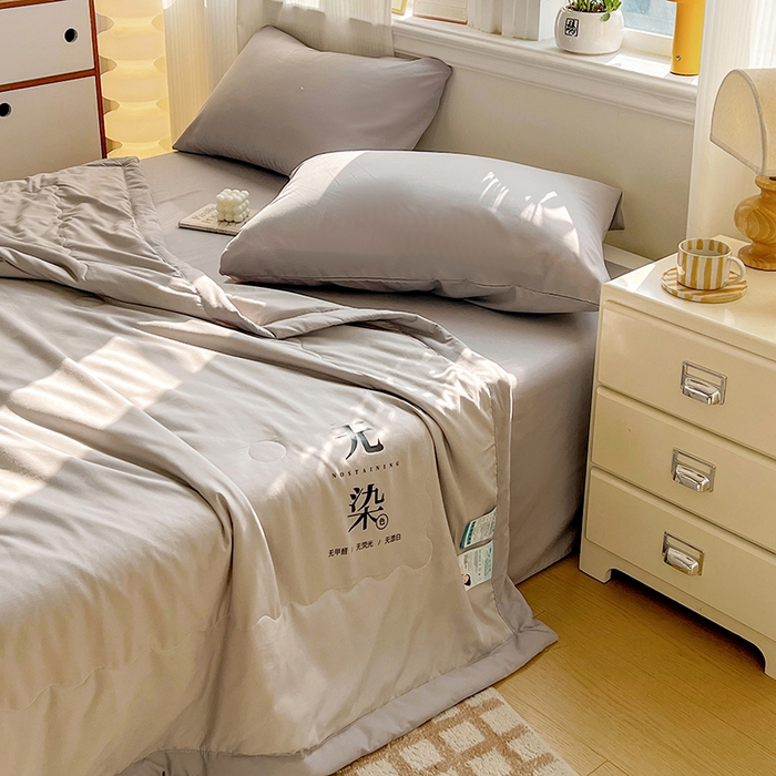 91家纺网 家纺一手货源 找家纺 易展家居 2026新款水洗棉大豆纤维夏被 无染·轻银灰