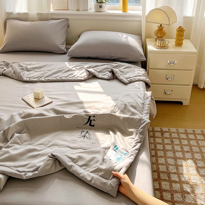 91家纺网 家纺一手货源 找家纺 易展家居 2026新款水洗棉大豆纤维夏被 无染·轻银灰