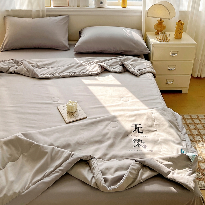 91家纺网 家纺一手货源 找家纺 易展家居 2026新款水洗棉大豆纤维夏被 无染·轻银灰
