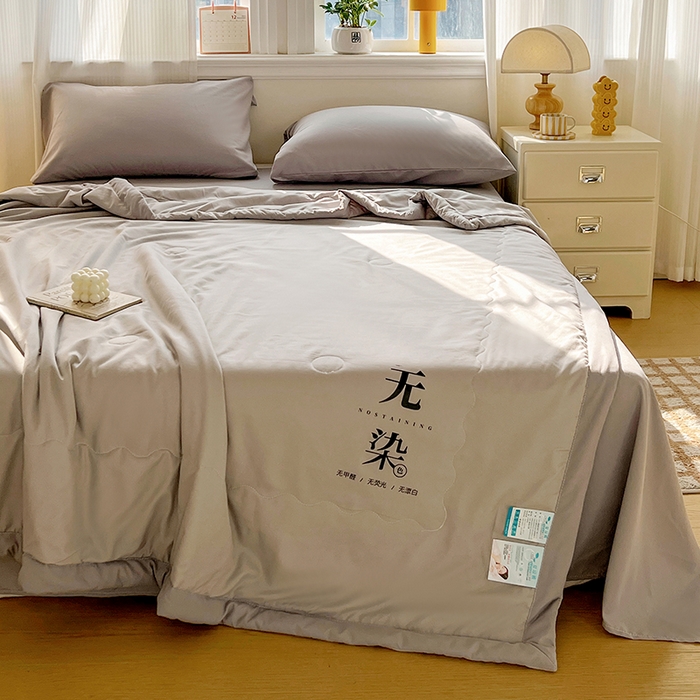 91家纺网 家纺一手货源 找家纺 易展家居 2026新款水洗棉大豆纤维夏被 无染·轻银灰