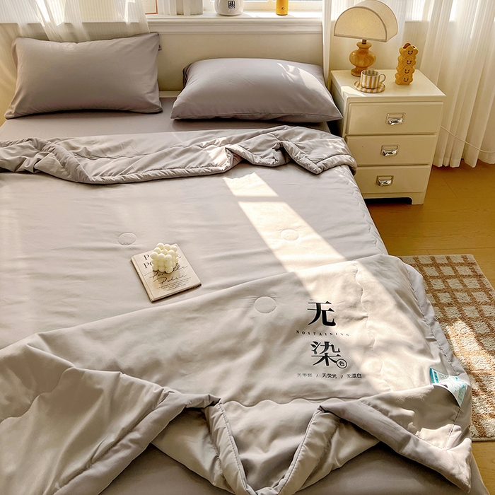 91家纺网 家纺一手货源 找家纺 易展家居 2026新款水洗棉大豆纤维夏被 无染·轻银灰