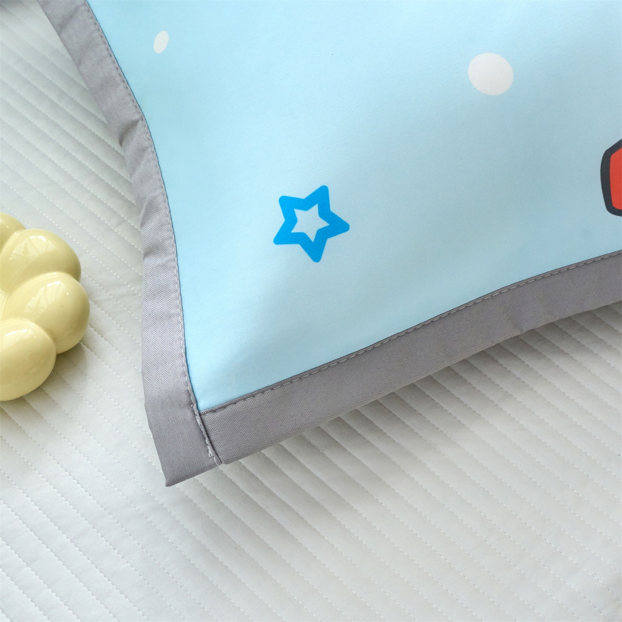 91家纺网 家纺一手货源 找家纺 兄弟坊 2026新款正版授权卡通儿童冰丝枕套枕头枕芯午睡枕卡通枕套 冠军奥特