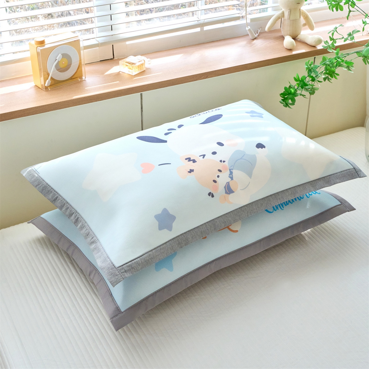 91家纺网 家纺一手货源 找家纺 兄弟坊 2026新款正版授权卡通儿童冰丝枕套枕头枕芯午睡枕卡通枕套 星空灯玉桂狗