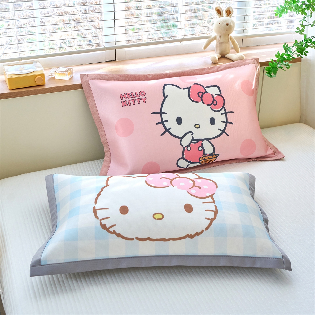 91家纺网 家纺一手货源 找家纺 兄弟坊 2026新款正版授权卡通儿童冰丝枕套枕头枕芯午睡枕卡通枕套 春游凯蒂猫