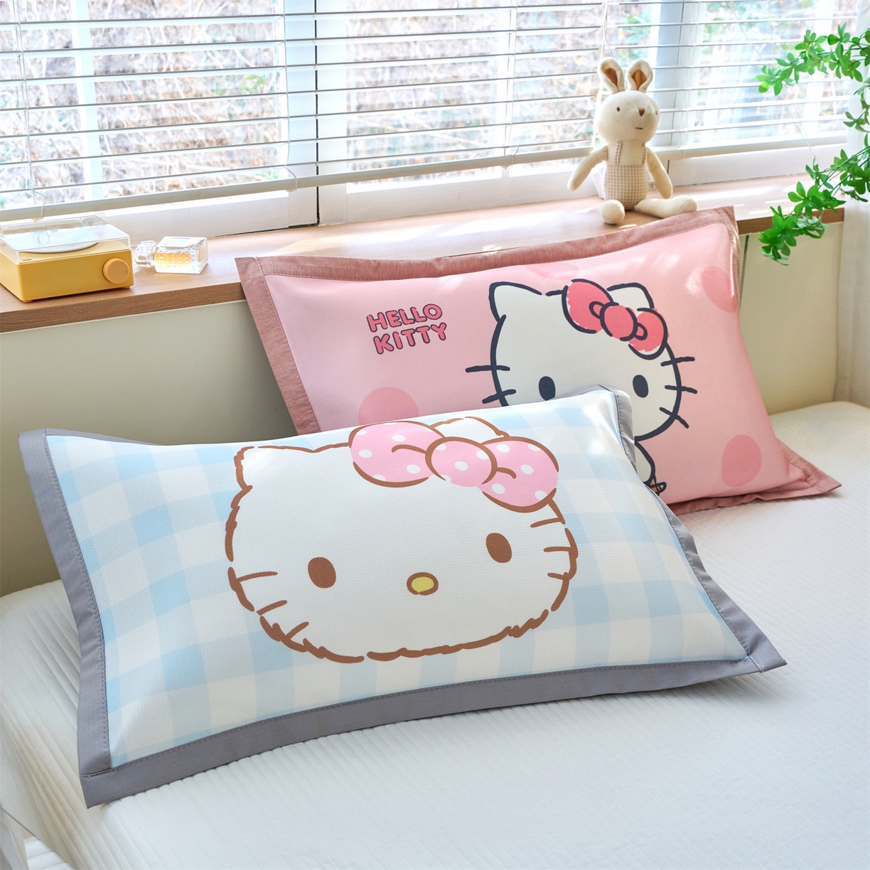 91家纺网 家纺一手货源 找家纺 兄弟坊 2026新款正版授权卡通儿童冰丝枕套枕头枕芯午睡枕卡通枕套 春游凯蒂猫